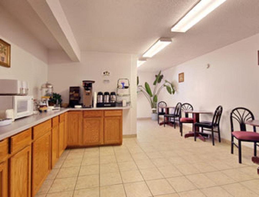 Motel Super 8 by Wyndham Osceola IA Zewnętrze zdjęcie